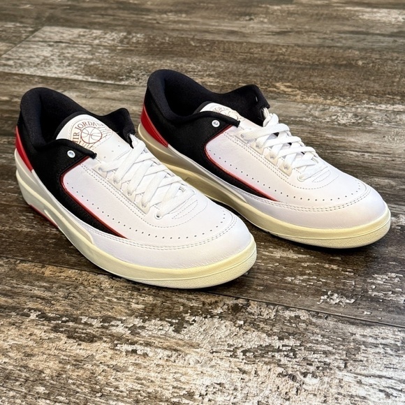 Nike Shoes Women Size 11 Air Jordan 2 Retro Low Chicago Twist Satin Leather NEW - Picture 2 of 16